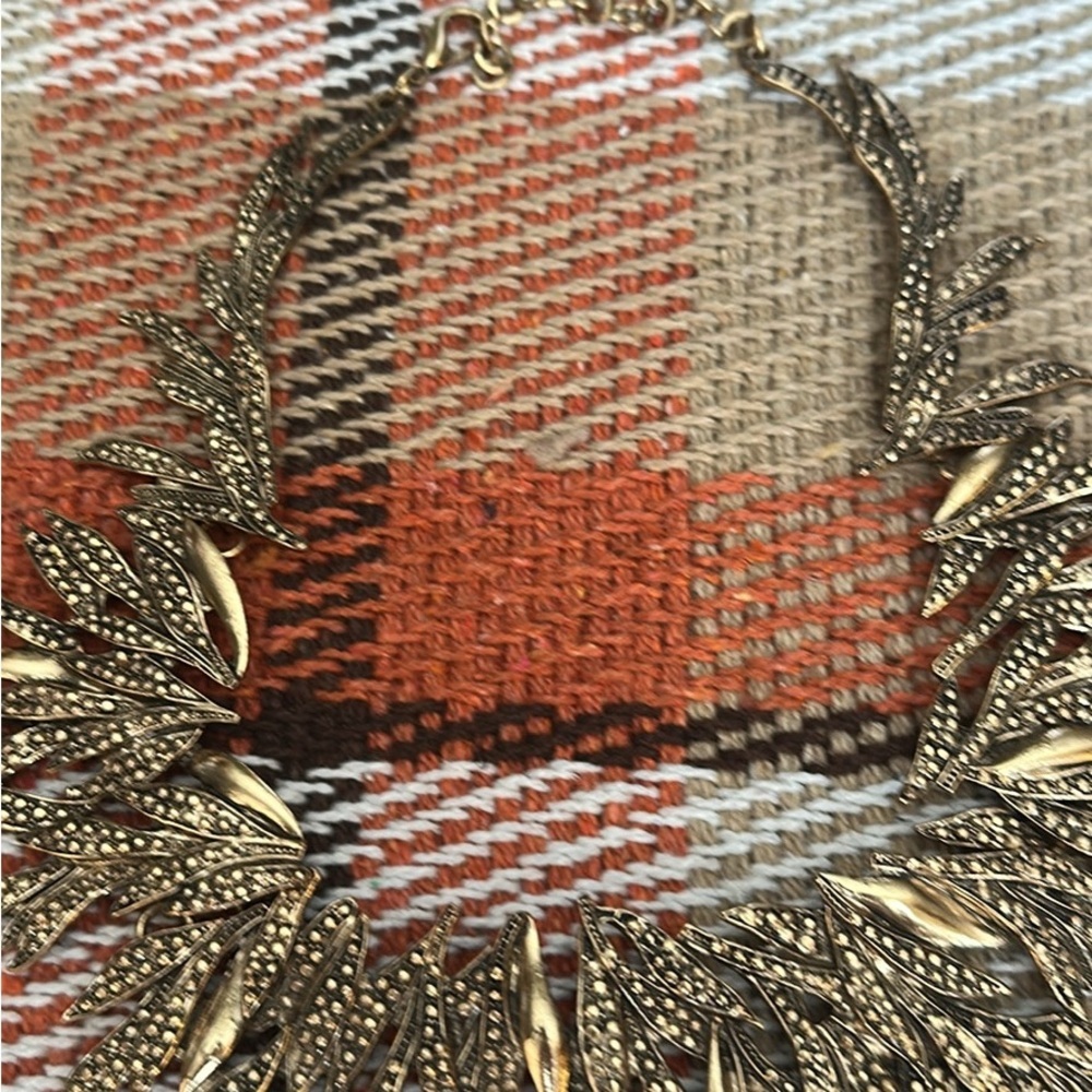 Gold tone Leaf Statement Necklace Vintage Costume Jewelry - Picture 2 of 5